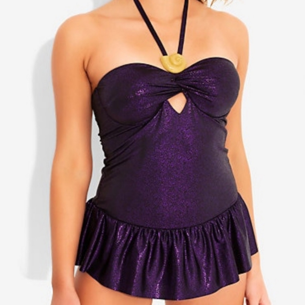 Hot Topic Disney's Ursala one piece Swimsuit NWT size Small, removable pin